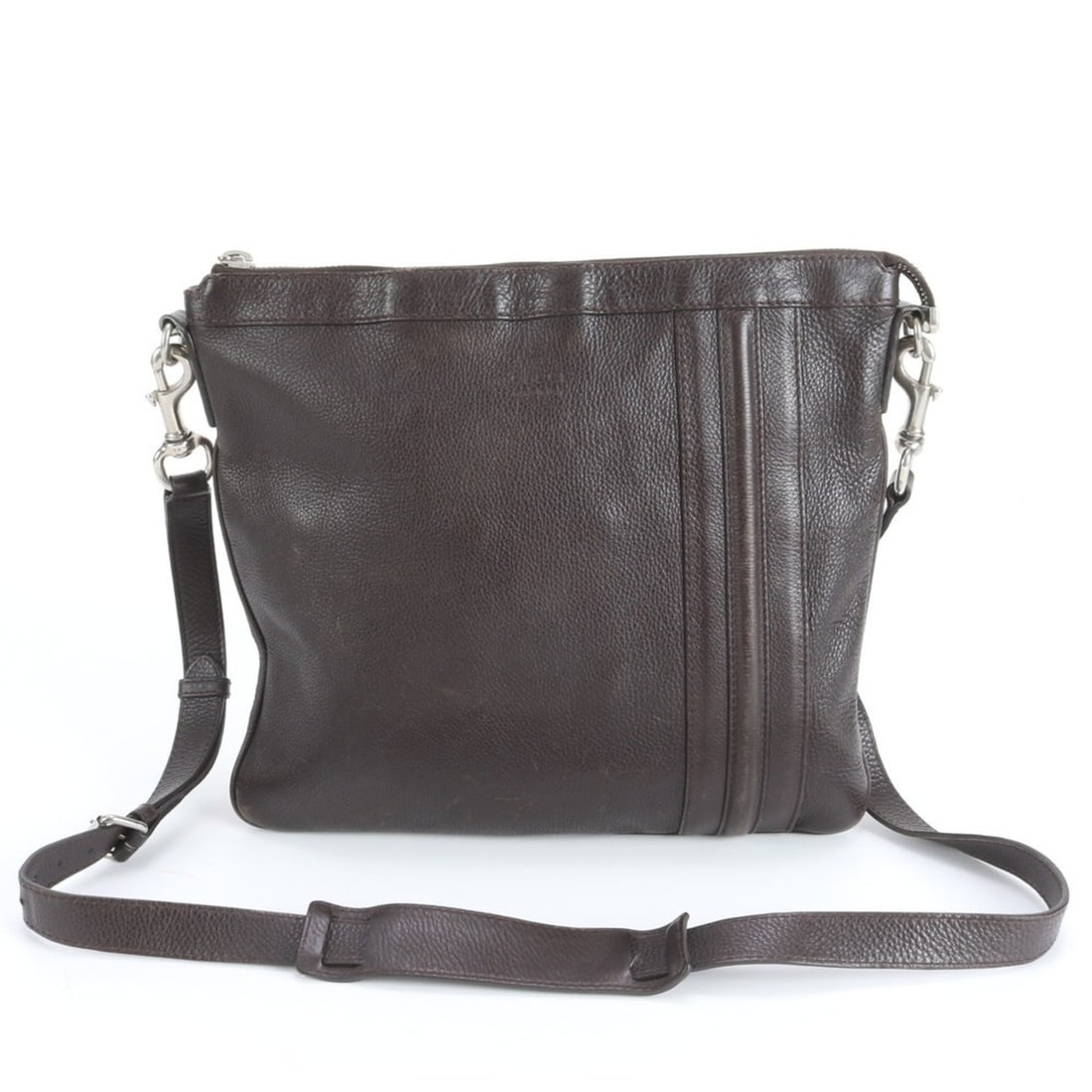 Gucci 233329 Leather Shoulder Bag/Messenger Bag Brown Men's: --- Catalog ---Category: SizeSize (HxWxD): 30cm x 34cm x 2cm / 11.81'' x 13.38'' x 0.78''Category: DesignType: Messenger bag, Shoulder bagColor: BrownGender: MenMaterial: Leather Category: GeneralMPN: