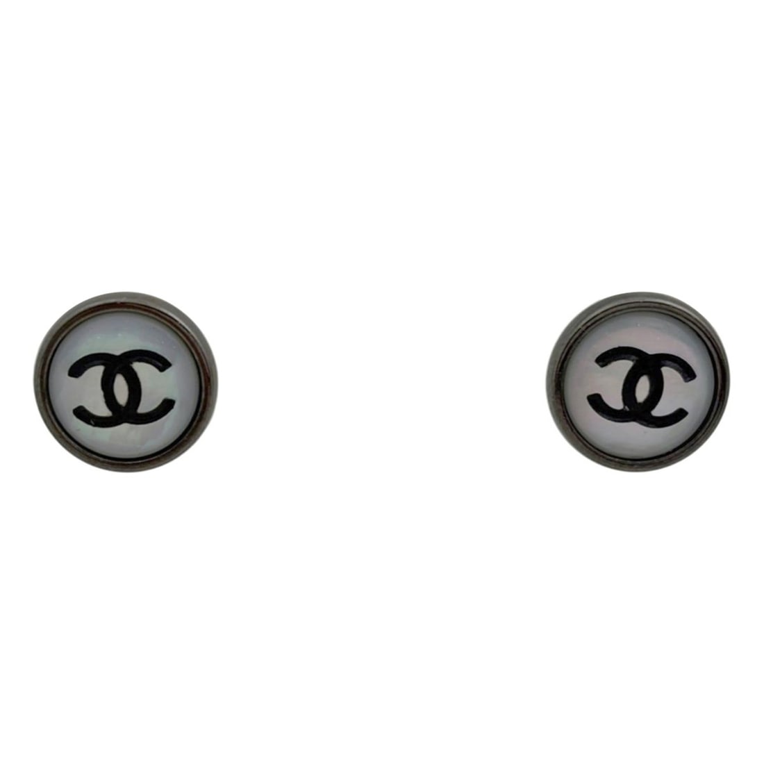 CHANEL Coco Mark Round Earrings, CC Mark, Round, Metal, GP, White, Women's: --- Catalog ---Category: SizeSize (HxWxD): 14.00mm x 13.00mm / 0.55'' x 0.51''Category: DesignType: Stud earringsColor: WhiteGender: WomenMaterial: Gold plating, MetalCategory: GeneralBrand: Chanel---