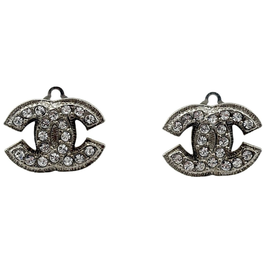 CHANEL Coco Mark Rhinestone Earrings, Silver Plated, Women's: --- Catalog ---Category: SizeSize (HxWxD): 15.00mm x 22.00mm / 0.59'' x 0.87''Category: DesignType: Clip earringsColor: SilverGender: WomenCategory: GeneralBrand: Chanel--- Item List ---Section: Condi