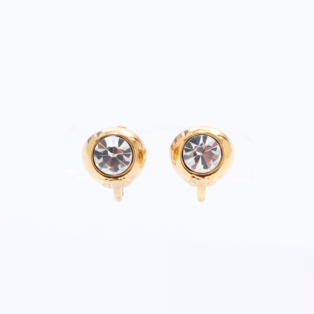 Celine rhinestone earrings, gold, WS7474: --- Catalog ---Category: SizeSize (HxWxD): 15.00mm x 13.00mm / 0.59'' x 0.51''Category: DesignType: Clip earringsColor: GoldGender: WomenCategory: GeneralBrand: CelineCountry of Origin: Italy--- Item