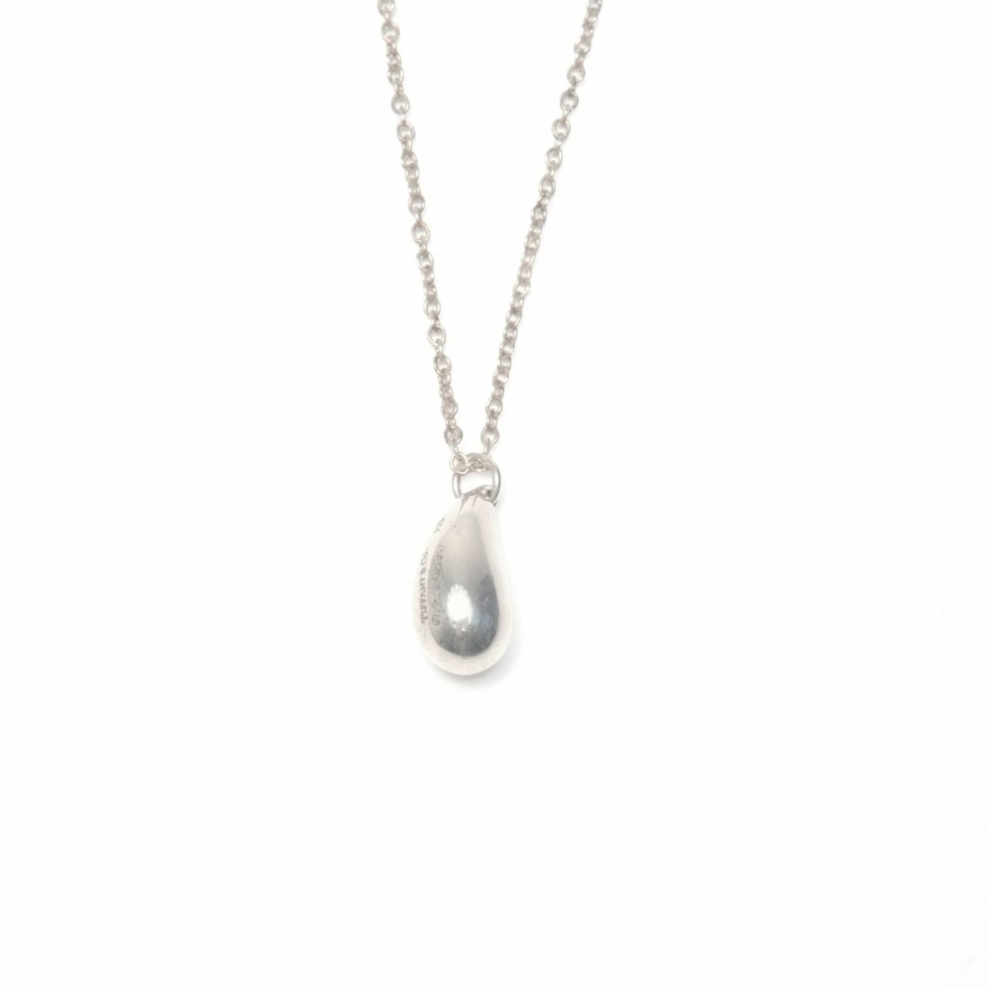 Tiffany & Co. Teardrop 925 Sterling Silver Necklace WS24050: --- Catalog ---Category: SizePendant Size: 13mm x 5mm / 0.51'' x 0.19''Neck Circumference: 40 cm / 15.74''Category: DesignColor: SilverGender: WomenNecklace Type: NecklaceCategory: GeneralBrand: Tiffa