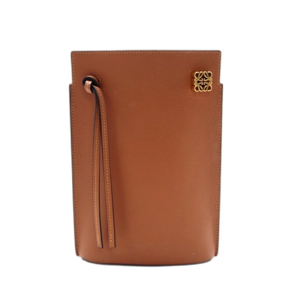 LOEWE Calfskin Dice Pocket Shoulder Bag, Tan, C630R12X01, Brown Leather, Women's: --- Catalog ---Category: SizeWeight: 130g / 4.58oz.Size (HxWxD): 20.5cm x 14cm x 4.5cm / 8.07'' x 5.51'' x 1.77''Strap Length: 119cm / 46.85''Category: DesignType: Shoulder bagColor: BrownGender: Wome