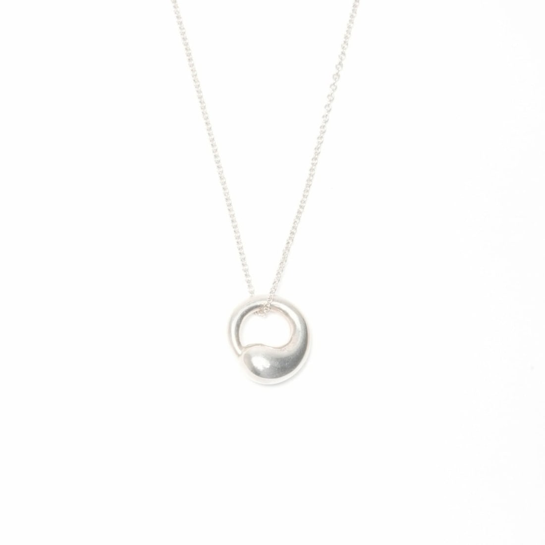 Tiffany & Co. 925 Eternal Circle Necklace in Silver, WS24013: --- Catalog ---Category: SizePendant Size: 10mm x 10mm / 0.39'' x 0.39''Neck Circumference: 40 cm / 15.74''Category: DesignColor: SilverGender: WomenNecklace Type: NecklaceCategory: GeneralBrand: Tiff
