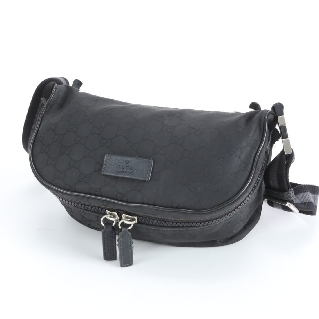 Gucci GG Nylon 449182 Leather Shoulder Bag/Messenger Bag Black Men's: --- Catalog ---Category: SizeSize (HxWxD): 10cm x 26cm x 13cm / 3.93'' x 10.23'' x 5.11''Strap Length: 90cm / 35.43''Category: DesignType: Messenger bag, Shoulder bagColor: BlackGender: MenMaterial: N