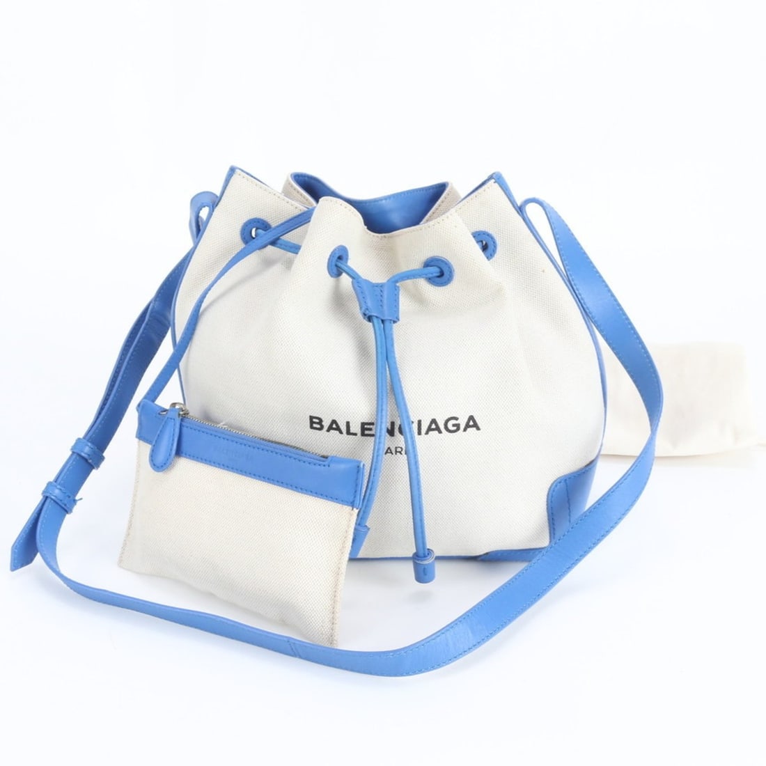 Balenciaga Navy Bucket Blue 409000 Leather Canvas Shoulder Bag for Women: --- Catalog ---Category: SizeSize (HxWxD): 25cm x 23cm x 15cm / 9.84'' x 9.05'' x 5.9''Strap Length: 98cm / 38.58''Category: DesignType: Shoulder bagColor: Beige, BlueGender: WomenMaterial: Leather ,