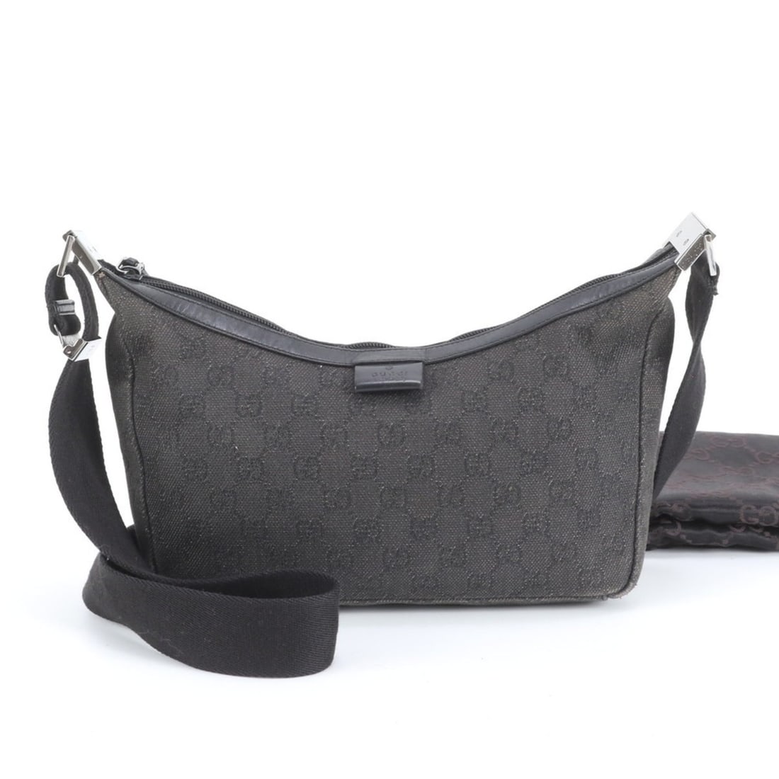 Gucci GG Canvas 35098 Leather Shoulder Bag/Messenger Bag for Men: --- Catalog ---Category: SizeSize (HxWxD): 17cm x 26cm x 5cm / 6.69'' x 10.23'' x 1.96''Strap Length: 106cm / 41.73''Category: DesignType: Messenger bag, Shoulder bagColor: BlackGender: MenMaterial: G