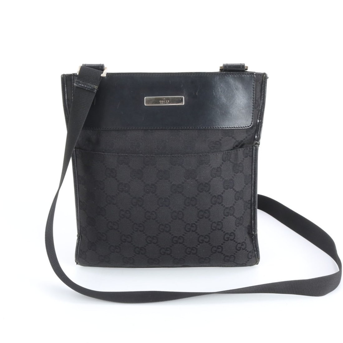 Gucci GG Canvas 27639 Leather Shoulder Bag/Messenger Bag Black Men's: --- Catalog ---Category: SizeSize (HxWxD): 25cm x 23cm x 2cm / 9.84'' x 9.05'' x 0.78''Strap Length: 130cm / 51.18''Category: DesignType: Messenger bag, Shoulder bagColor: BlackGender: MenMaterial: GG