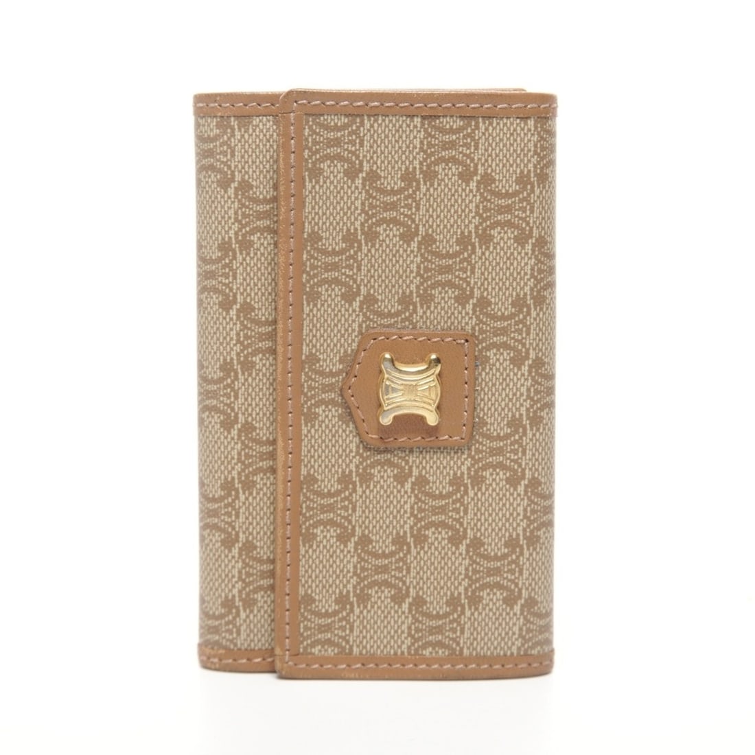 Celine Macadam Key Case, Beige, WS25393: --- Catalog ---Category: DesignType: KeycaseColor: BeigeGender: WomenCategory: GeneralBrand: CelineCountry of Origin: ItalyCategory: Physical PropertiesSize (HxWxD): 6cm x 9.3cm / 2.36'' x 3.66''--- I