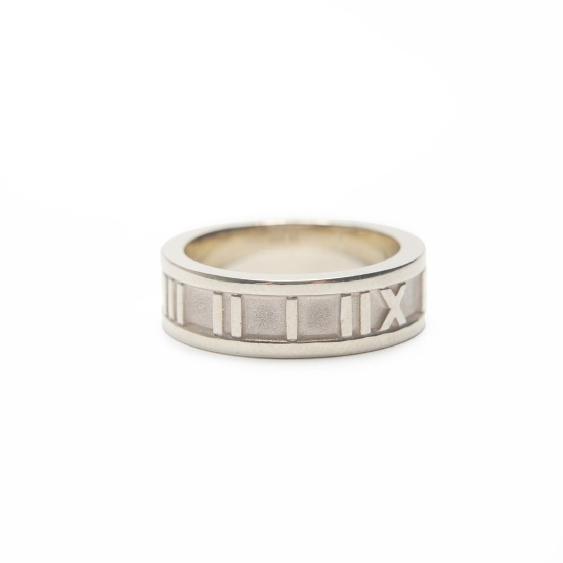 Tiffany & Co. Atlas 925 #8 Silver Ring, WS24028: --- Catalog ---Category: SizeJP Size: 7.5US Size: 4Category: DesignType: Band ringColor: SilverGender: WomenCategory: GeneralBrand: TiffanyCountry of Origin: USA--- Item List ---Section: ConditionRank