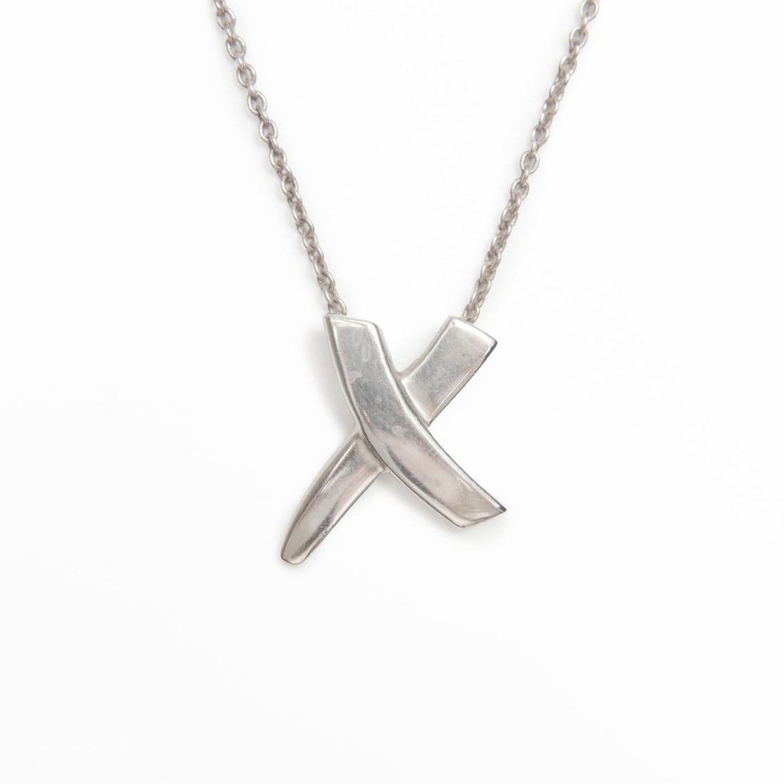 Tiffany & Co. 925 Kiss Necklace in Silver, WS24001: --- Catalog ---Category: SizePendant Size: 15mm x 12mm / 0.59'' x 0.47''Neck Circumference: 40 cm / 15.74''Category: DesignColor: SilverGender: WomenNecklace Type: NecklaceCategory: GeneralBrand: Tiff