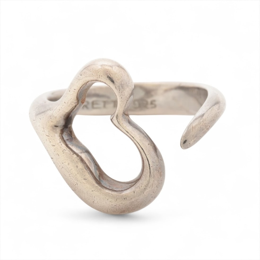 Tiffany & Co. 925 Open Heart Ring in Silver, WS16023: --- Catalog ---Category: SizeJP Size: 7.5US Size: 4Category: DesignType: Band ringGender: WomenCategory: GeneralLine: Open HeartBrand: Tiffany--- Item List ---Section: ConditionRanking: Rank A Used -