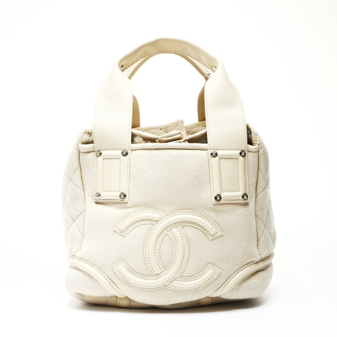 CHANEL Ivory Mouton Suede Coco Mark Handbag, Beige, WS25202: --- Catalog ---Category: SizeSize (HxWxD): 18cm x 22cm x 13cm / 7.08'' x 8.66'' x 5.11''Category: DesignType: HandbagColor: BeigeGender: WomenCategory: GeneralBrand: ChanelCountry of Origin: France---