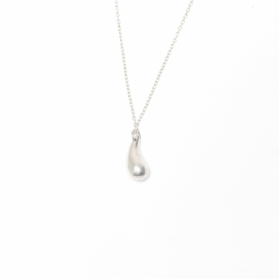 Tiffany & Co. Teardrop 925 Sterling Silver Necklace WS24010: --- Catalog ---Category: SizePendant Size: 15mm x 5mm / 0.59'' x 0.19''Neck Circumference: 45 cm / 17.71''Category: DesignColor: SilverGender: WomenMaterial: Silver 925Necklace Type: NecklaceCategory: