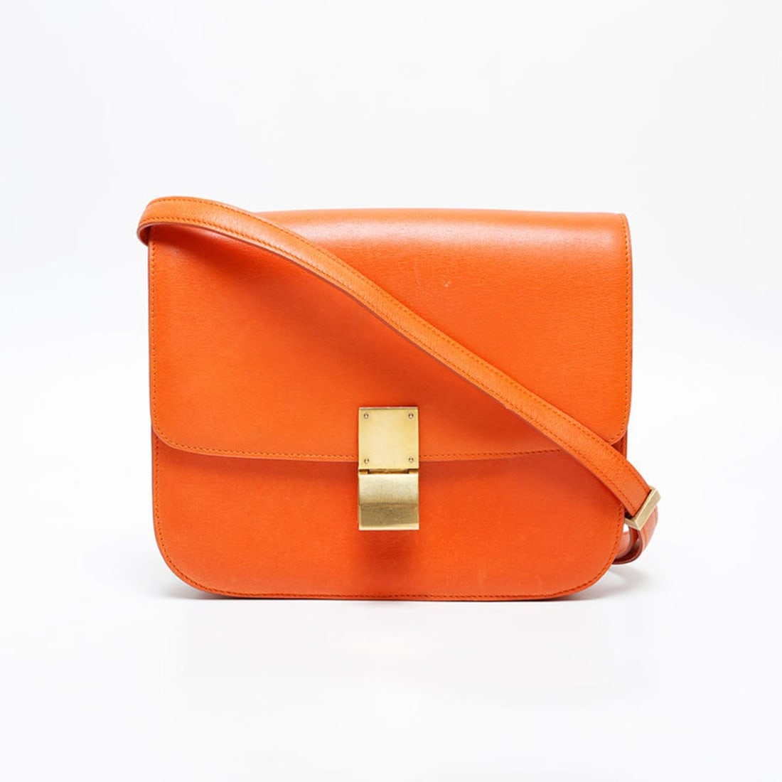 Celine Leather Classic Box Shoulder Bag, Orange, WS20235: --- Catalog ---Category: SizeSize (HxWxD): 19.5cm x 23.5cm x 7cm / 7.67'' x 9.25'' x 2.75''Strap Length: 39cm - 97cm / 15.35'' - 38.18''Category: DesignType: Shoulder bagColor: OrangeStyle: ClassicGen