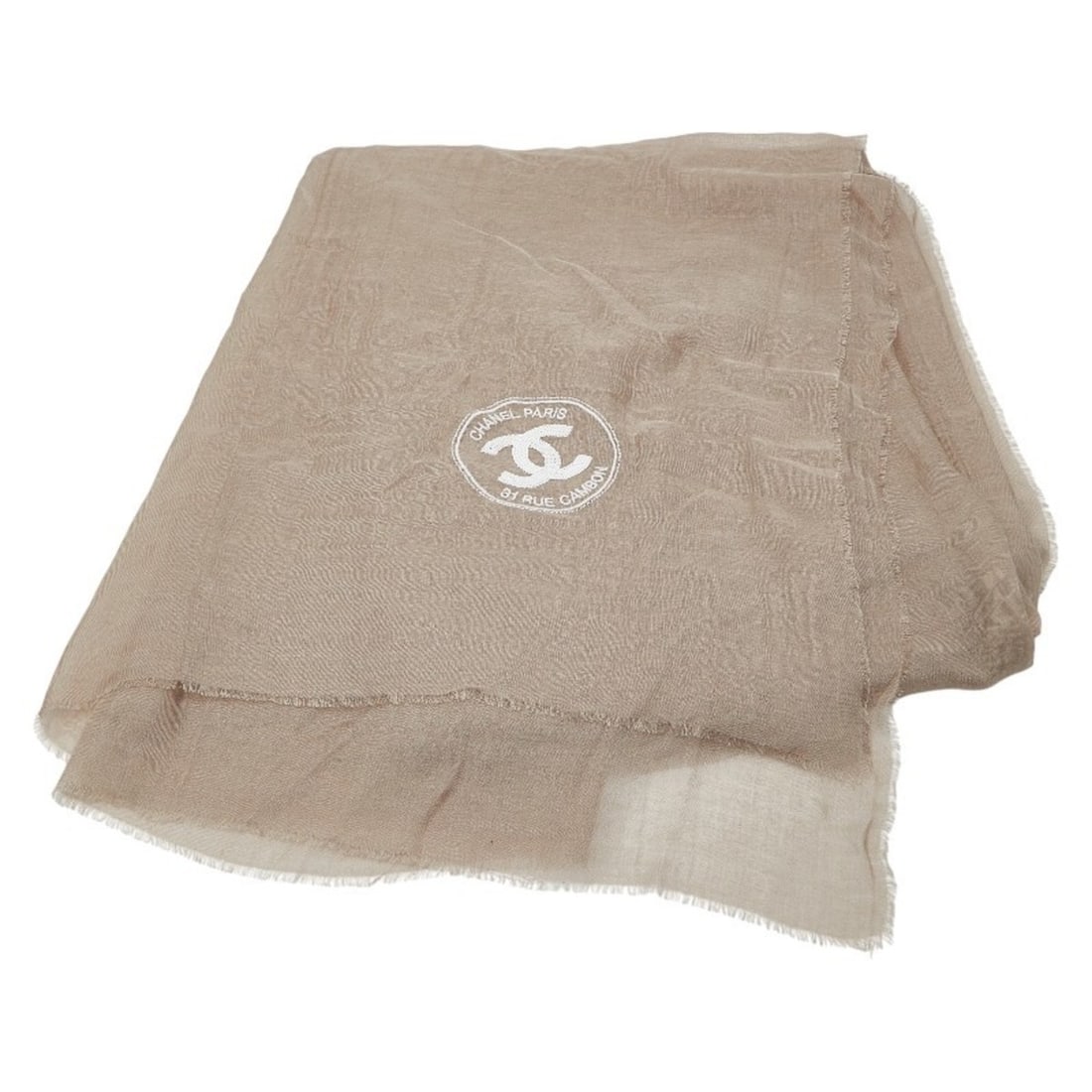 Chanel logo large scarf/stole in gray cashmere and modal for women.: --- Catalog ---Category: SizeSize (LxW): 1.4m x 1.98m / 55.11'' x 77.95''Category: DesignType: ScarfColor: GrayGender: WomenMaterial: Cashmere Category: GeneralBrand: Chanel--- Item List ---Section: C