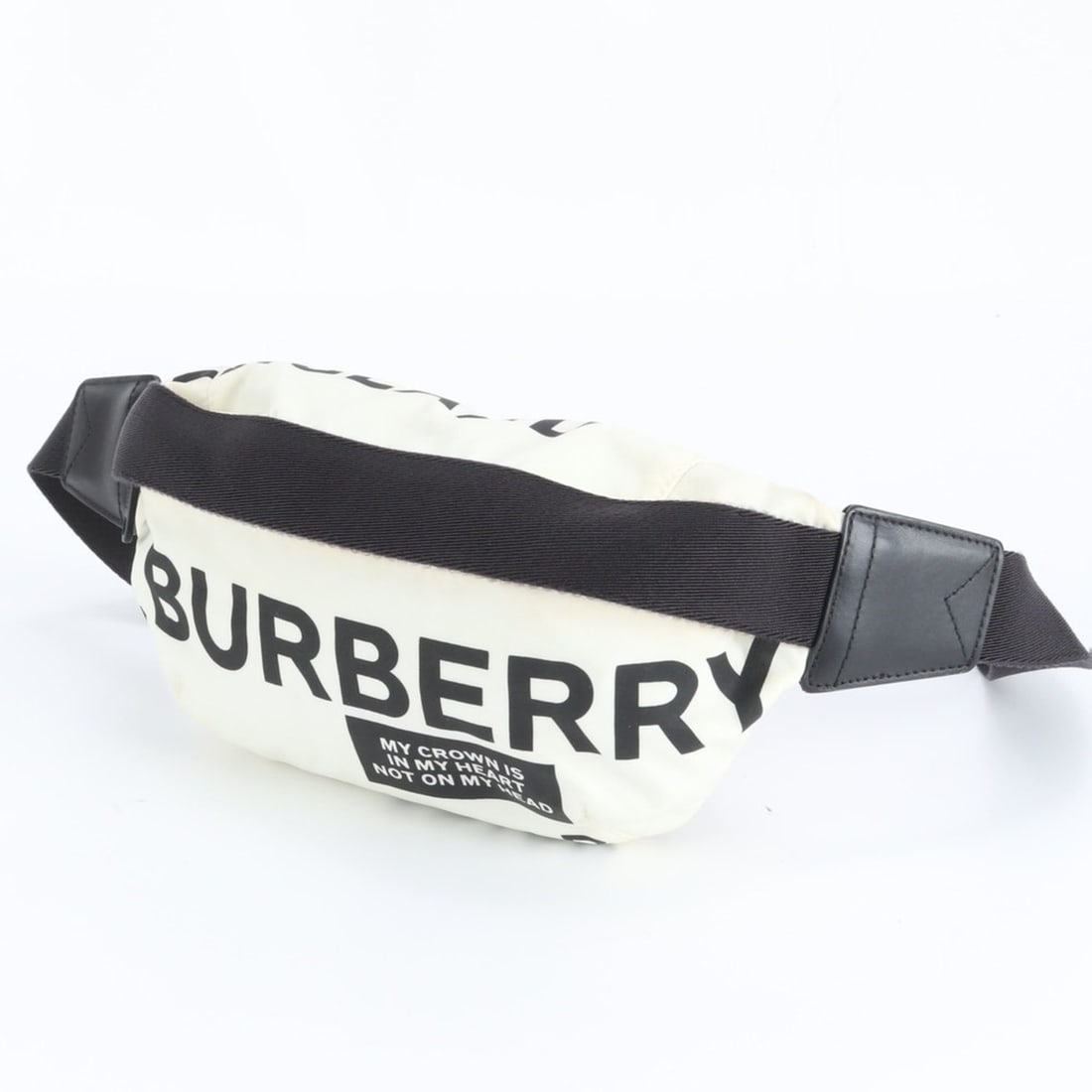 Burberry Leather Nylon Body Bag Waist Pouch Shoulder for Men: --- Catalog ---Category: SizeSize (HxWxD): 18cm x 32cm x 5cm / 7.08'' x 12.59'' x 1.96''Category: DesignType: Pouch, Sling bagColor: Black, WhiteGender: MenMaterial: Leather , Nylon Category: GeneralB