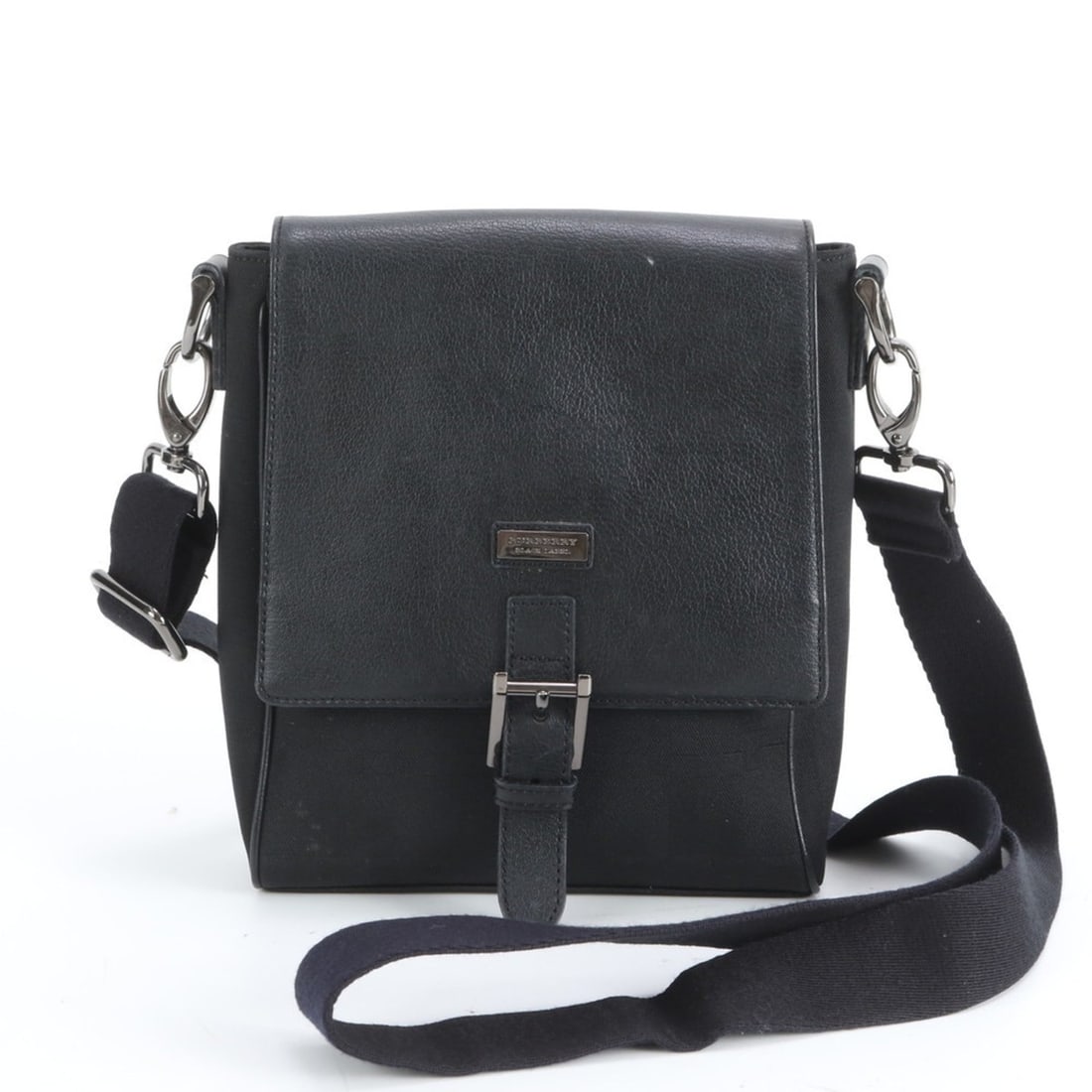 Burberry Check Leather Shoulder Bag Messenger Black Men's: --- Catalog ---Category: SizeSize (HxWxD): 25cm x 21cm x 6cm / 9.84'' x 8.26'' x 2.36''Category: DesignType: Messenger bag, Shoulder bagColor: BlackGender: MenMaterial: Leather , Canvas Category: Gene