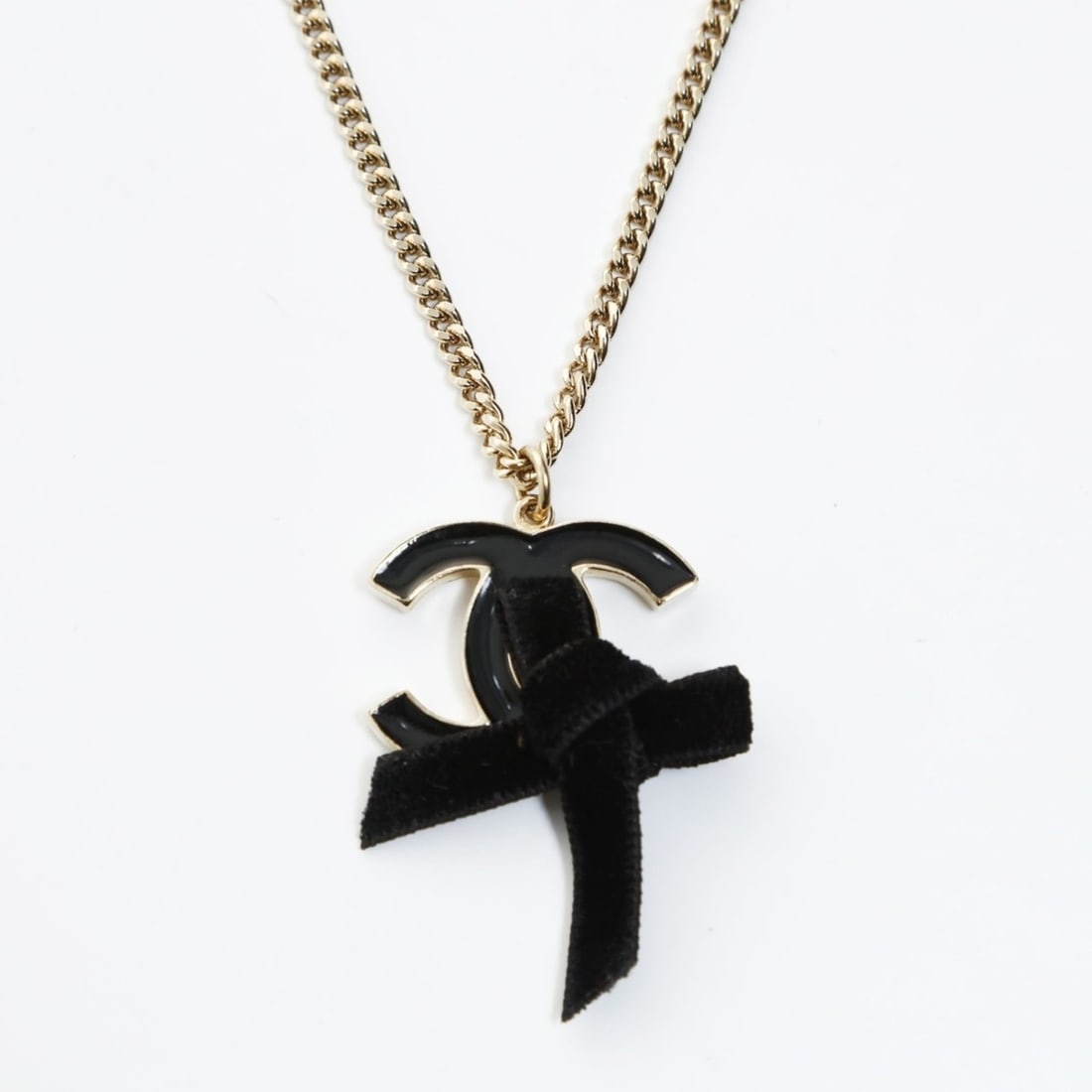 CHANEL 07C 2007 Coco Mark Ribbon Necklace Gold WS26554: --- Catalog ---Category: SizePendant Size: 45mm x 30mm / 1.77'' x 1.18''Neck Circumference: 42 cm / 16.53''Category: DesignColor: GoldGender: WomenNecklace Type: NecklaceCategory: GeneralBrand: Chanel