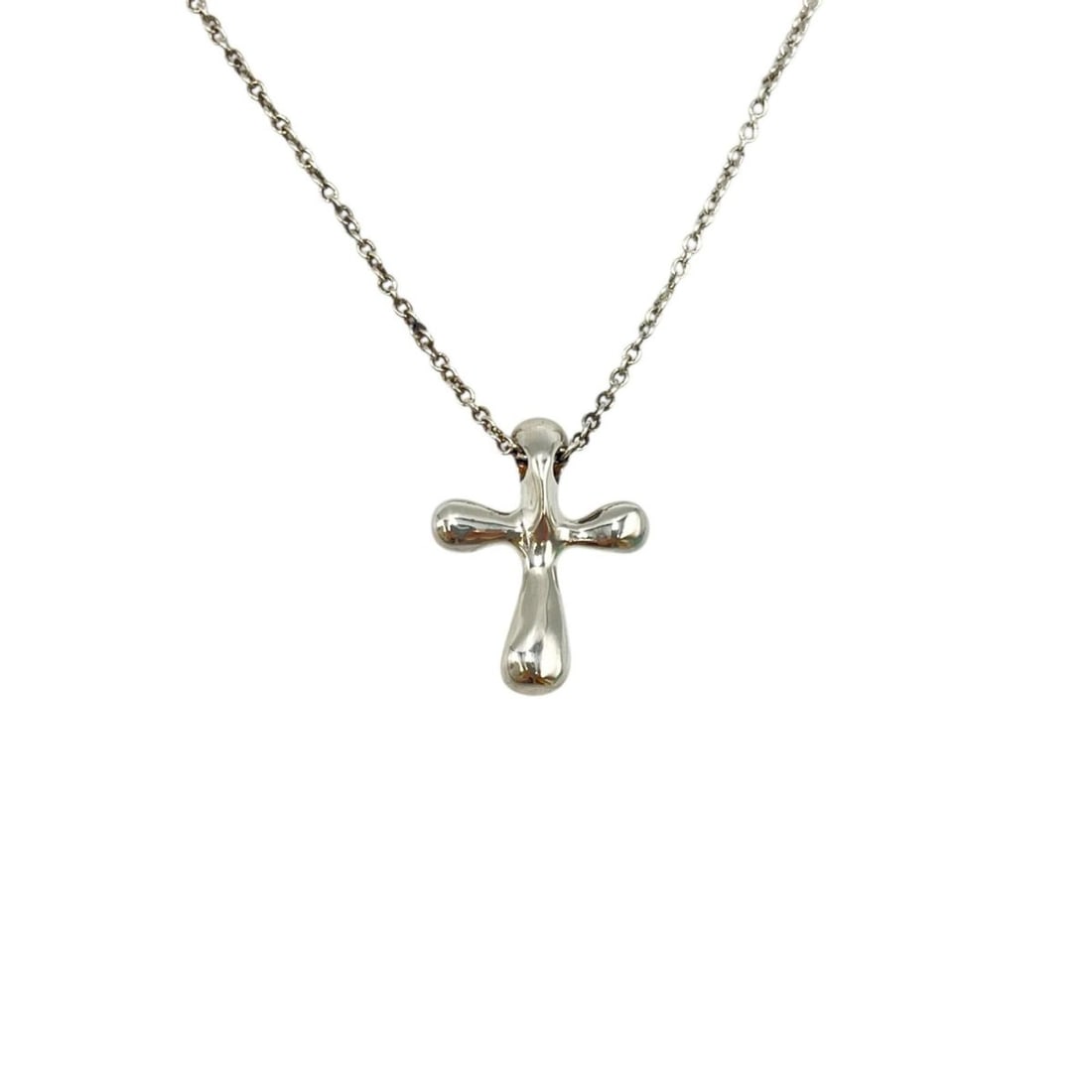 Tiffany & Co. Small Cross Necklace in Sterling Silver for Women: --- Catalog ---Category: SizePendant Size: 20mm x 12mm / 0.78'' x 0.47''Neck Circumference: 40 cm / 15.74''Category: DesignColor: SilverGender: WomenMaterial: Silver 925Necklace Type: NecklaceCategory
