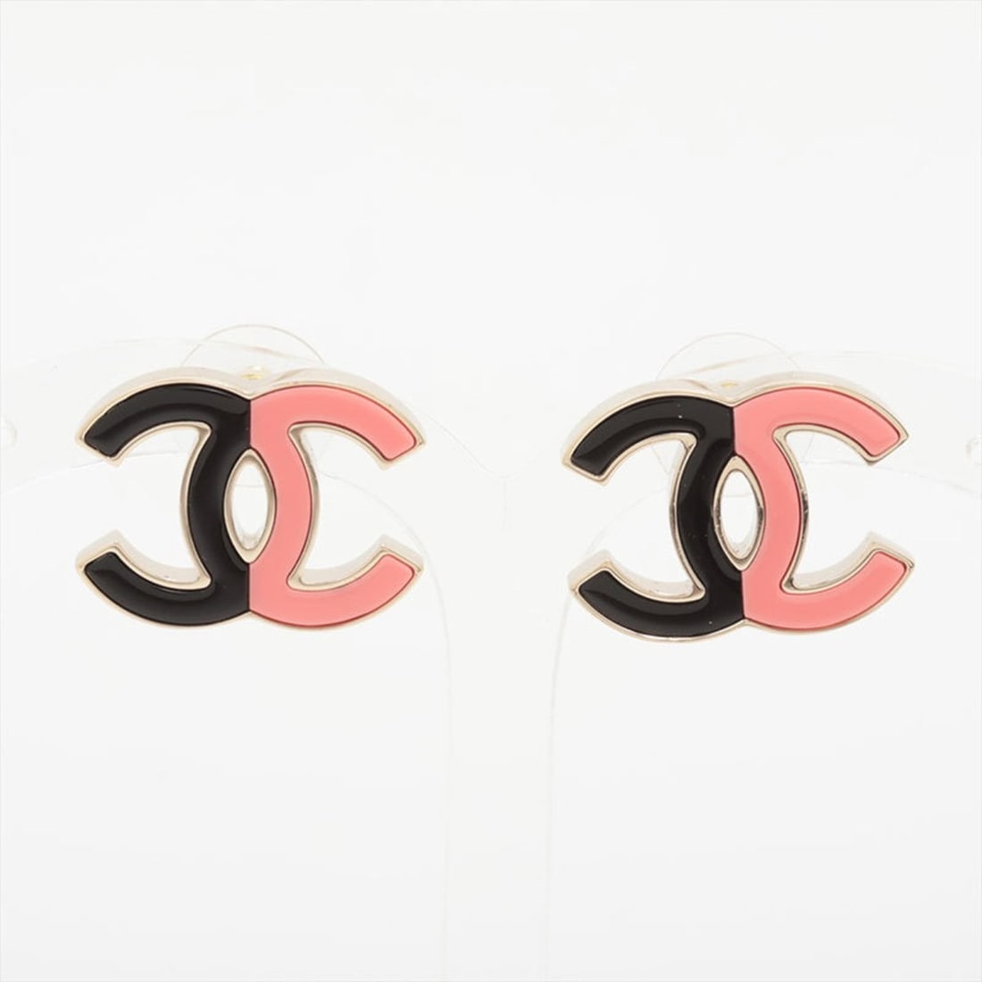 CHANEL B23C 2023 Coco Mark Two-Tone Earrings, Black, WS15730: --- Catalog ---Category: SizeSize (HxWxD): 23.00mm x 17.00mm / 0.91'' x 0.67''Category: DesignType: Stud earringsColor: BlackGender: WomenCategory: GeneralBrand: ChanelCountry of Origin: France--- Ite