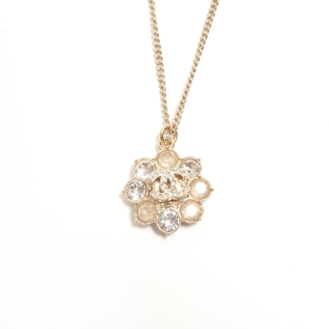 CHANEL B15 A 2015 Coco Mark Flower Rhinestone Necklace Gold WS24464: --- Catalog ---Category: SizePendant Size: 20mm x 20mm / 0.78'' x 0.78''Category: DesignColor: GoldGender: WomenNecklace Type: NecklaceCategory: GeneralBrand: ChanelCountry of Origin: France--- Item L