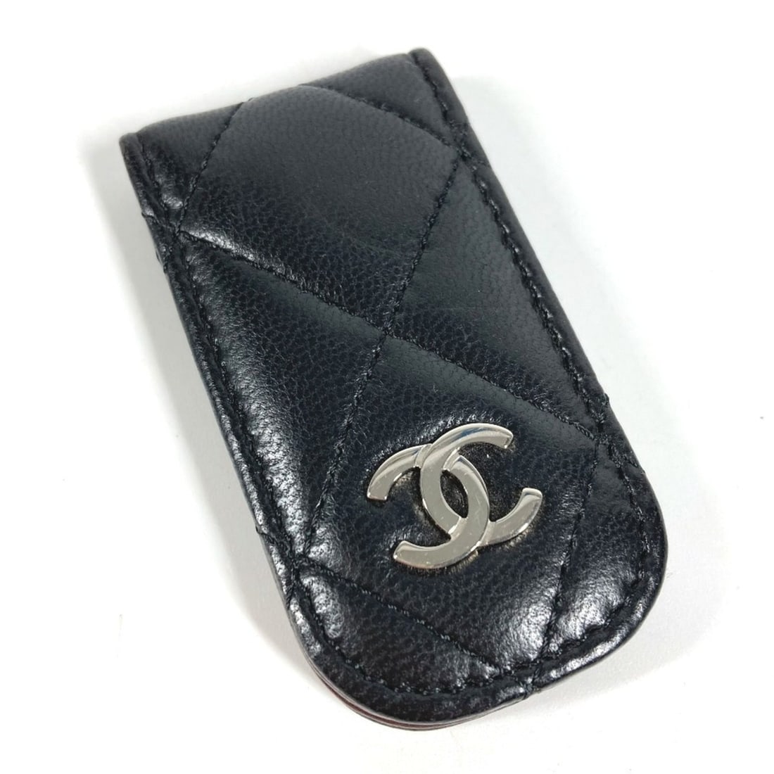CHANEL Matelasse Quilted CC Coco Mark Logo Wallet with Money Clip, Lambskin, Black, for Men and: --- Catalog ---Category: SizeSize (HxWxD): 7cm x 3.8cm / 2.75'' x 1.49''Category: DesignType: Money clipColor: BlackGender: Men,WomenMaterial: Leather Leather/Fur Type: LambskinCategory: GeneralBrand: