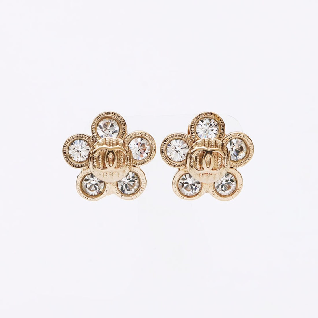 CHANEL Coco Mark Flower Rhinestone Earrings, 2006, Gold, WS12306: --- Catalog ---Category: SizeSize (HxWxD): 20.00mm x 20.00mm / 0.79'' x 0.79''Category: DesignType: Clip earringsColor: GoldStone: RhinestoneGender: WomenCategory: GeneralBrand: Chanel--- Item List --