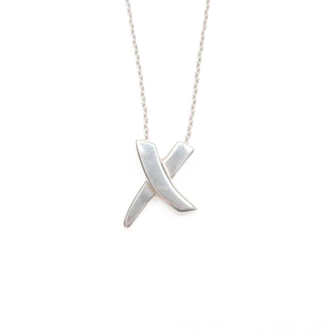 Tiffany & Co. Paloma Picasso Kiss 925 Sterling Silver Necklace WS23965: --- Catalog ---Category: SizePendant Size: 13mm x 9mm / 0.51'' x 0.35''Neck Circumference: 40 cm / 15.74''Category: DesignColor: SilverGender: WomenMaterial: Silver 925Necklace Type: NecklaceCategory: