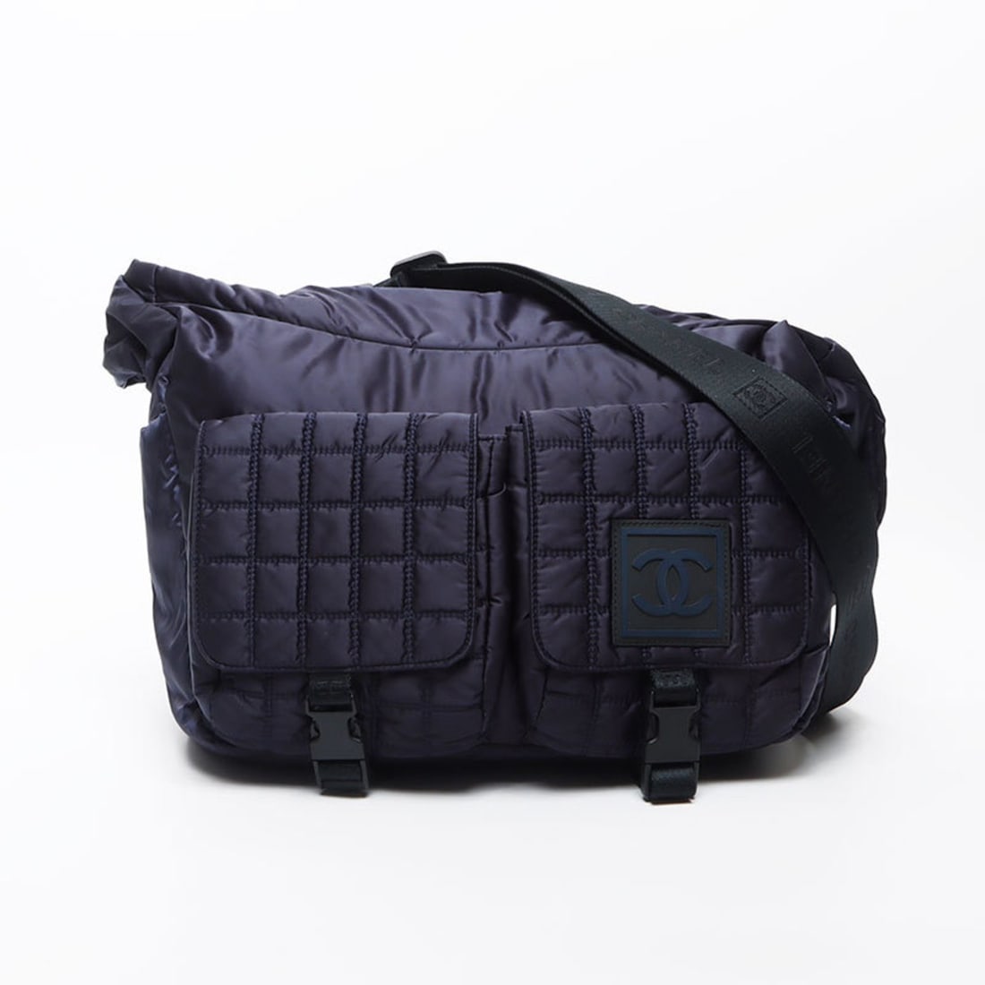 CHANEL Sport Line Shoulder Bag with Silver Hardware, Navy Blue, WS11684: --- Catalog ---Category: SizeSize (HxWxD): 22cm x 35cm x 13cm / 8.66'' x 13.77'' x 5.11''Category: DesignType: Shoulder bagColor: NavyGender: WomenCategory: GeneralBrand: ChanelCountry of Origin: Fran