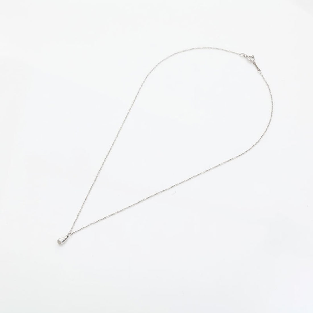 Tiffany & Co. 925 Teardrop Necklace in Silver, WS23094: --- Catalog ---Category: SizePendant Size: 8mm x 3mm / 0.31'' x 0.11''Category: DesignColor: SilverGender: WomenNecklace Type: NecklaceCategory: GeneralBrand: TiffanyCountry of Origin: USA--- Item Lis