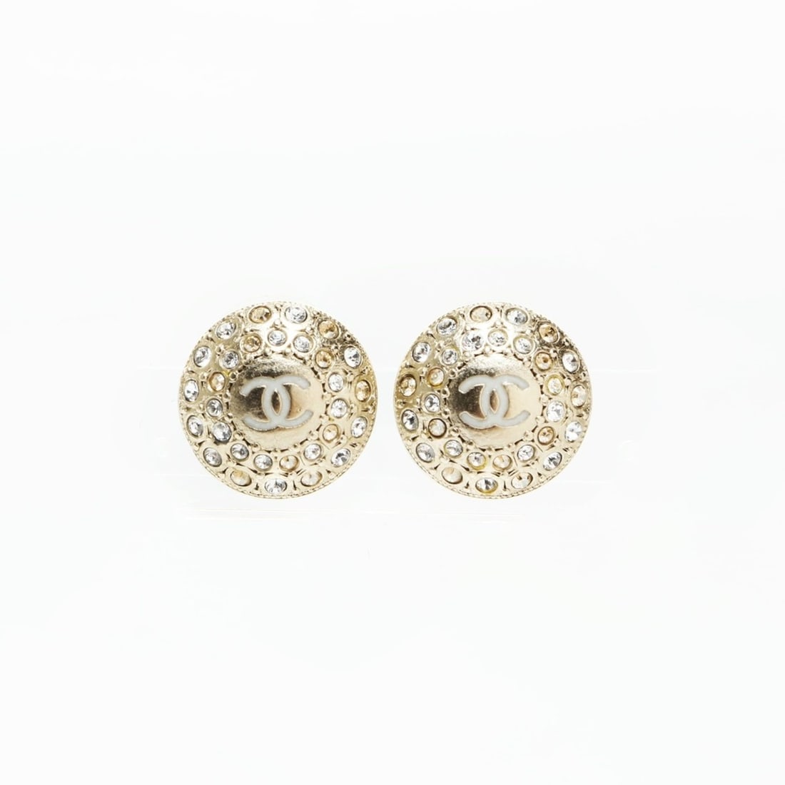 CHANEL A16B Round Coco Mark Rhinestone Earrings, Gold, WS26564: --- Catalog ---Category: SizeSize (HxWxD): 14.00mm x 14.00mm / 0.55'' x 0.55''Category: DesignType: Stud earringsColor: GoldGender: WomenCategory: GeneralBrand: ChanelCountry of Origin: France--- Item