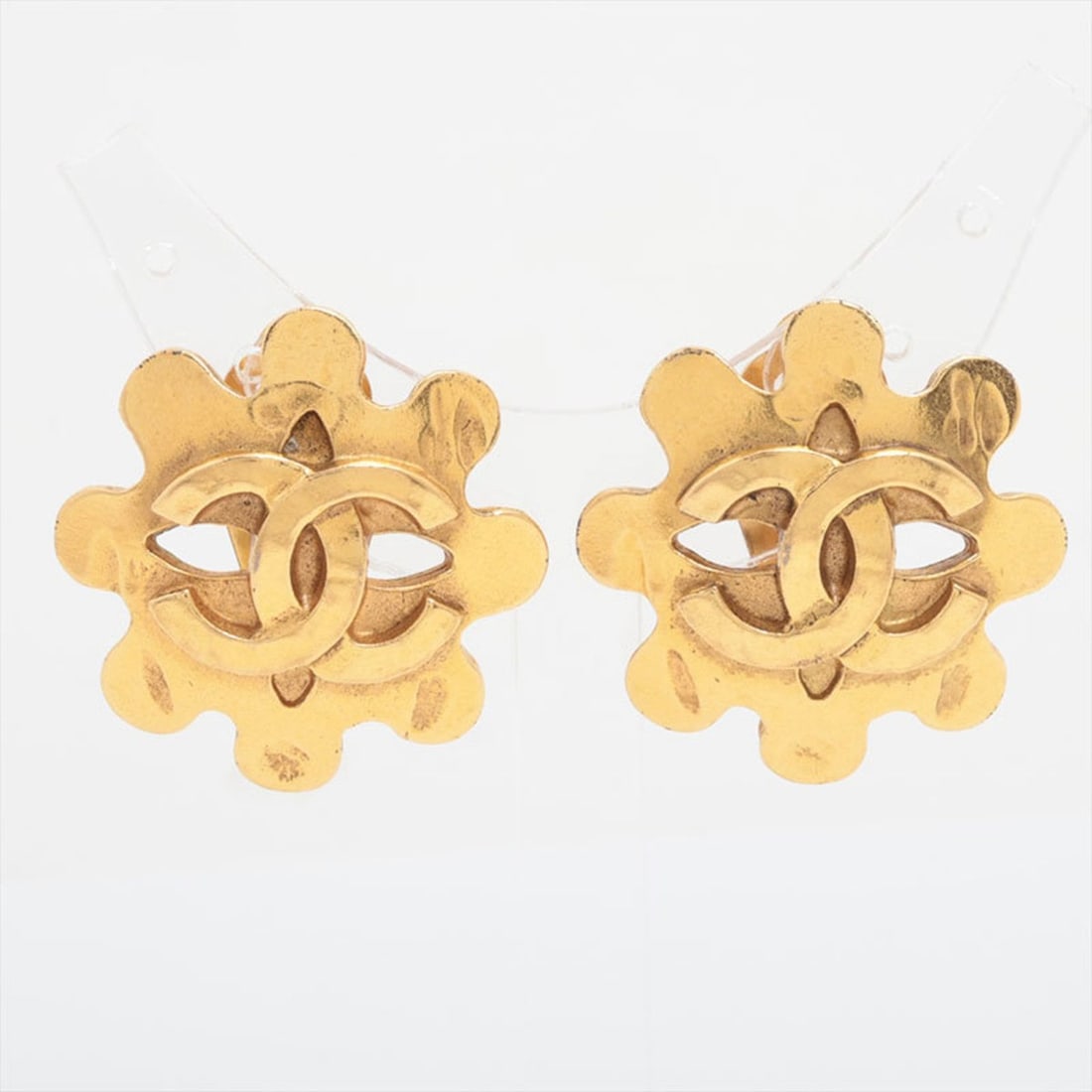 CHANEL 94P Coco Mark Earrings Gold WS15811: --- Catalog ---Category: SizeSize (HxWxD): 27.00mm x 27.00mm / 1.06'' x 1.06''Category: DesignType: Clip earringsColor: GoldGender: WomenCategory: GeneralBrand: ChanelCountry of Origin: France--- Item