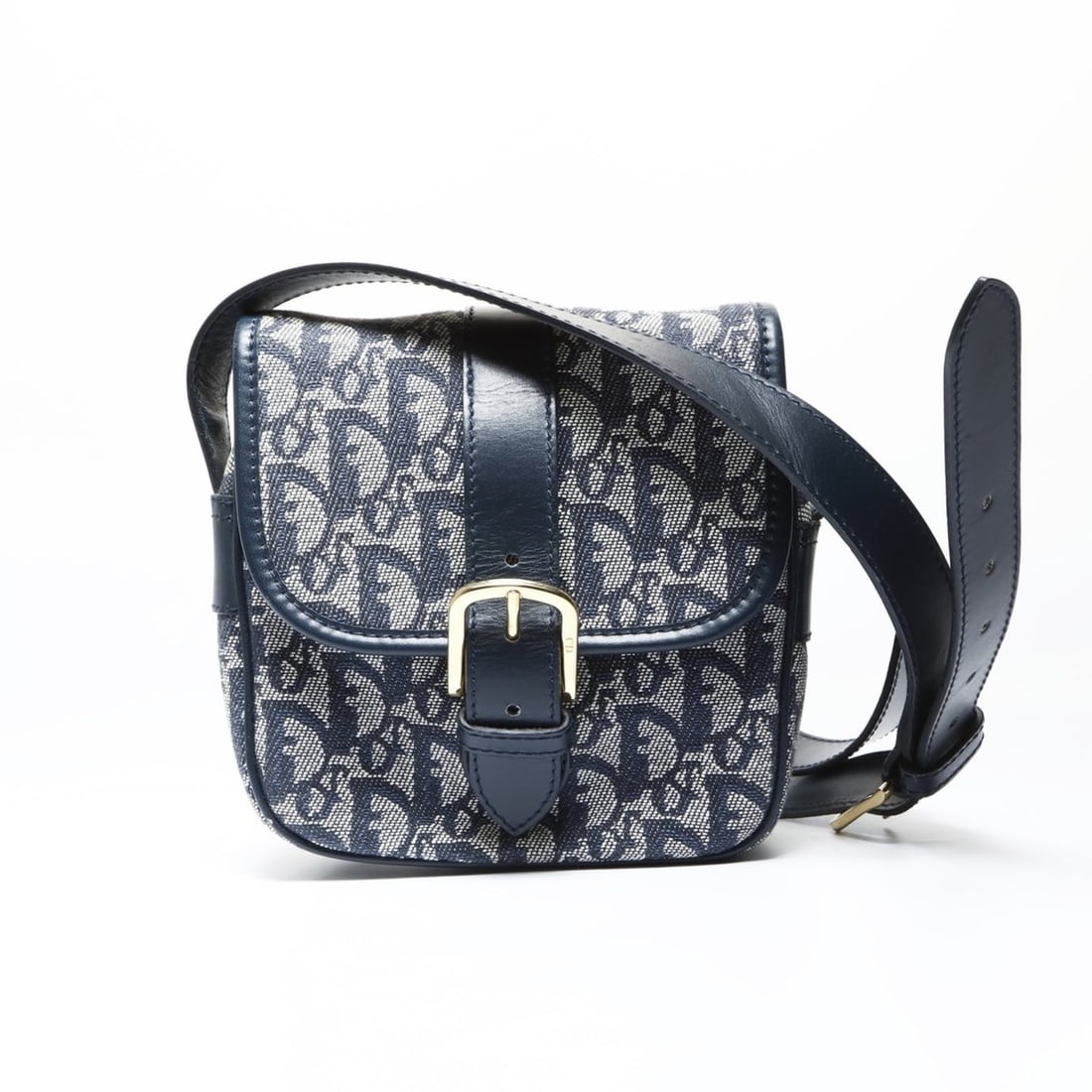 Christian Dior Trotter Canvas Shoulder Bag, Navy, WS26636: --- Catalog ---Category: SizeSize (HxWxD): 16cm x 15.5cm x 6cm / 6.29'' x 6.1'' x 2.36''Category: DesignType: Shoulder bagColor: NavyGender: WomenCategory: GeneralBrand: Christian DiorCountry of Origi