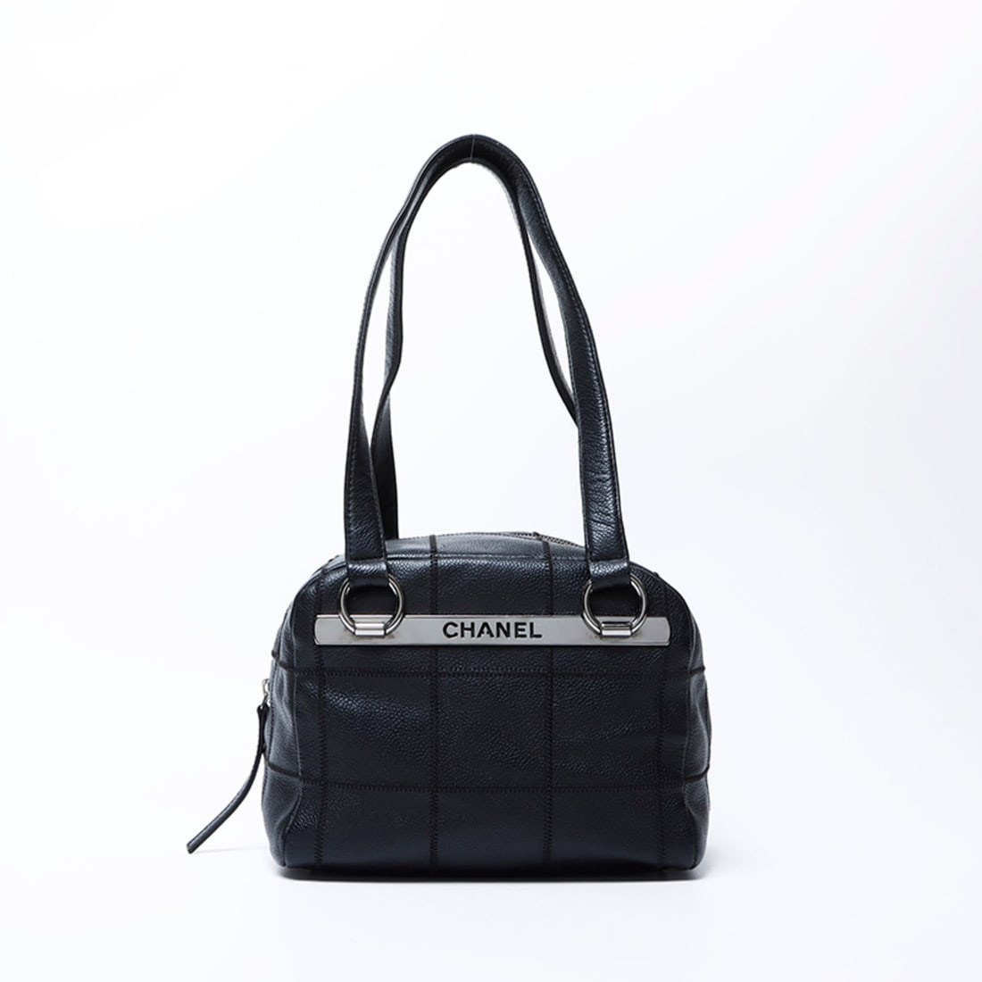 CHANEL Caviar Chocolate Bar Boston Mini Handbag, Black, WS9718: --- Catalog ---Category: SizeSize (HxWxD): 18cm x 21cm x 15cm / 7.08'' x 8.26'' x 5.9''Category: DesignType: HandbagColor: BlackGender: WomenCategory: GeneralBrand: ChanelCountry of Origin: France---