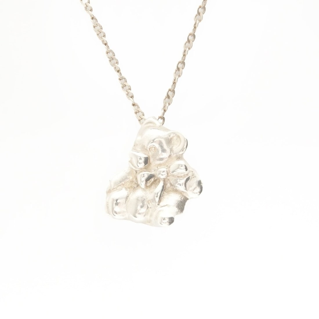 Tiffany & Co. Bear Necklace in 925 Sterling Silver (WS24839): --- Catalog ---Category: SizePendant Size: 17mm x 16mm / 0.66'' x 0.62''Neck Circumference: 40 cm / 15.74''Category: DesignColor: SilverGender: WomenNecklace Type: NecklaceCategory: GeneralBrand: Tiff