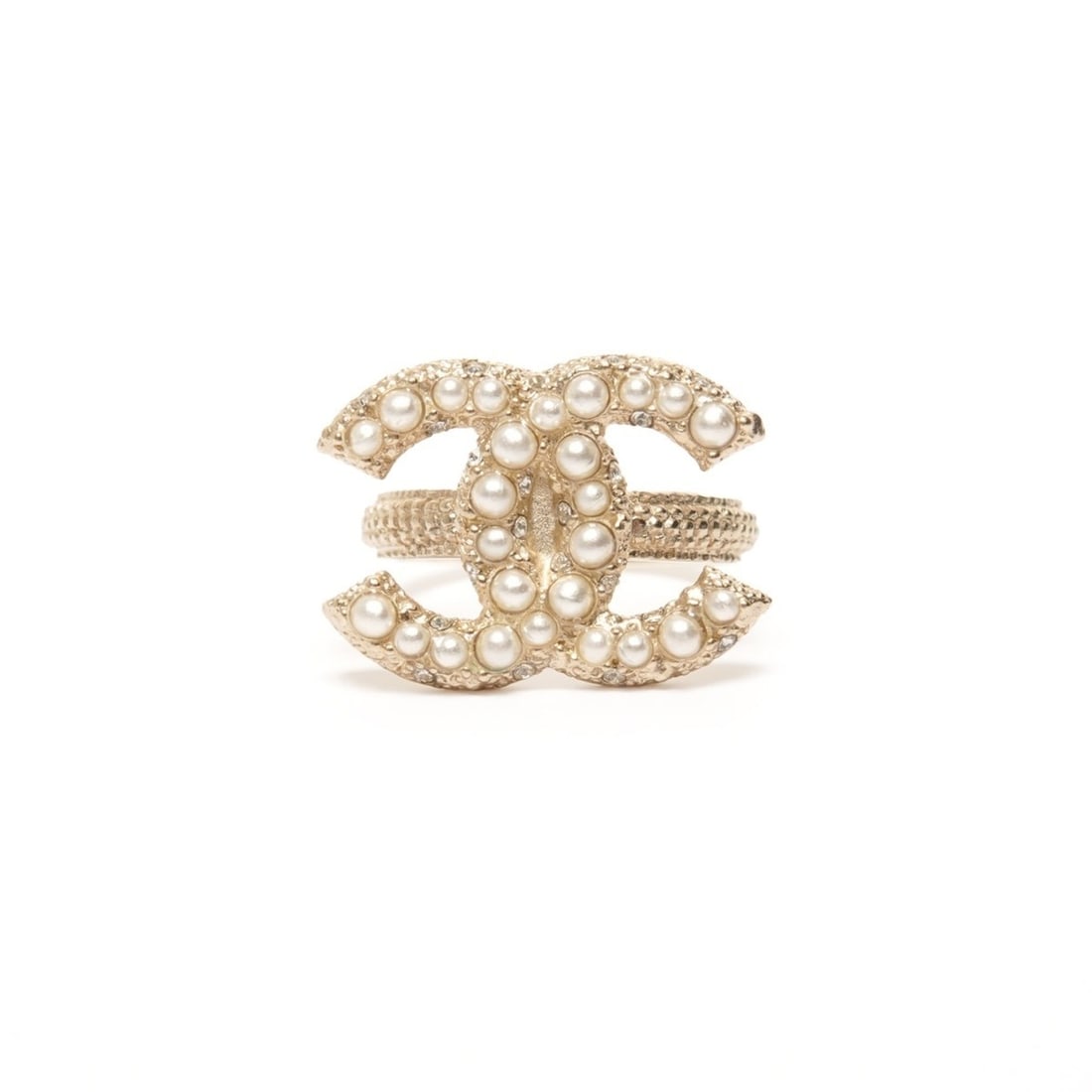 CHANEL A16V #11 Coco Mark Rhinestone and Pearl Ring, Gold, WS25352: --- Catalog ---Category: SizeJP Size: 11US Size: 6Category: DesignType: Band ringColor: GoldGender: WomenCategory: GeneralBrand: ChanelCountry of Origin: France--- Item List ---Section: ConditionRanki