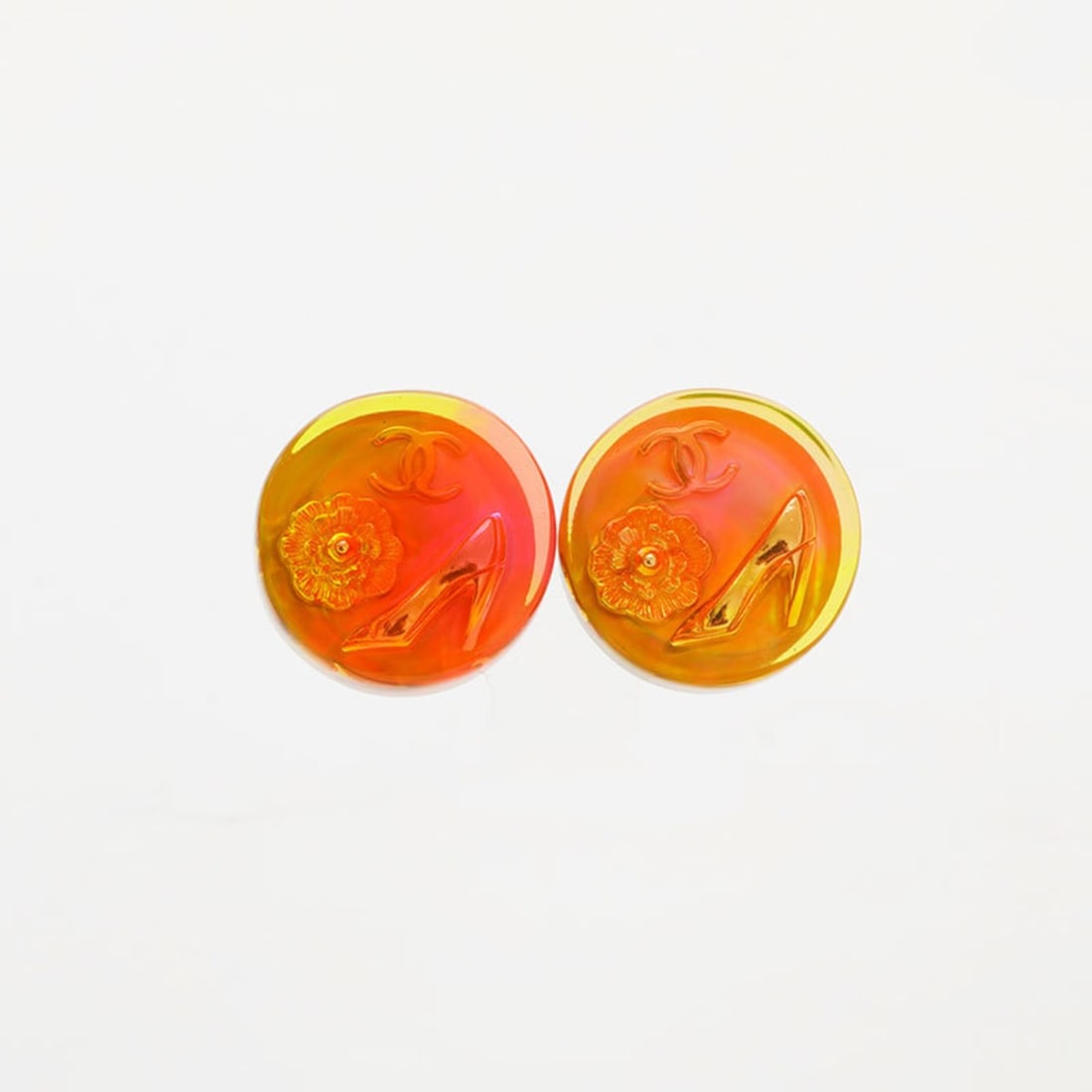 CHANEL 97P 1997 Camellia Icon Motif Earrings Gold WS21562: --- Catalog ---Category: SizeSize (HxWxD): 23.00mm x 23.00mm / 0.91'' x 0.91''Category: DesignType: Clip earringsColor: GoldGender: WomenCategory: GeneralBrand: ChanelCountry of Origin: France--- Item