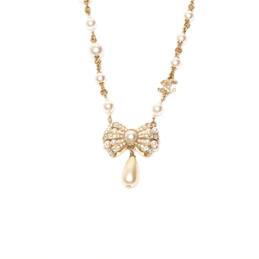 CHANEL A20S 2020 Coco Mark Ribbon Pearl Necklace Gold WS25361: --- Catalog ---Category: SizePendant Size: 30mm x 28mm / 1.18'' x 1.1''Neck Circumference: 52 cm / 20.47''Category: DesignColor: GoldGender: WomenNecklace Type: NecklaceCategory: GeneralBrand: ChanelC