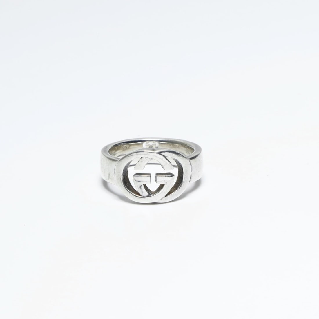 Gucci Interlocking G 925 #11 Silver Ring: --- Catalog ---Category: SizeJP Size: 8.5US Size: 4.5Category: DesignType: Band ringColor: SilverGender: WomenCategory: GeneralBrand: GucciCountry of Origin: Italy--- Item List ---Section: ConditionRa
