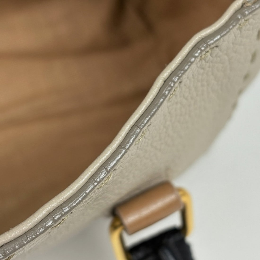 Gucci Heart Keychain Gold - 7