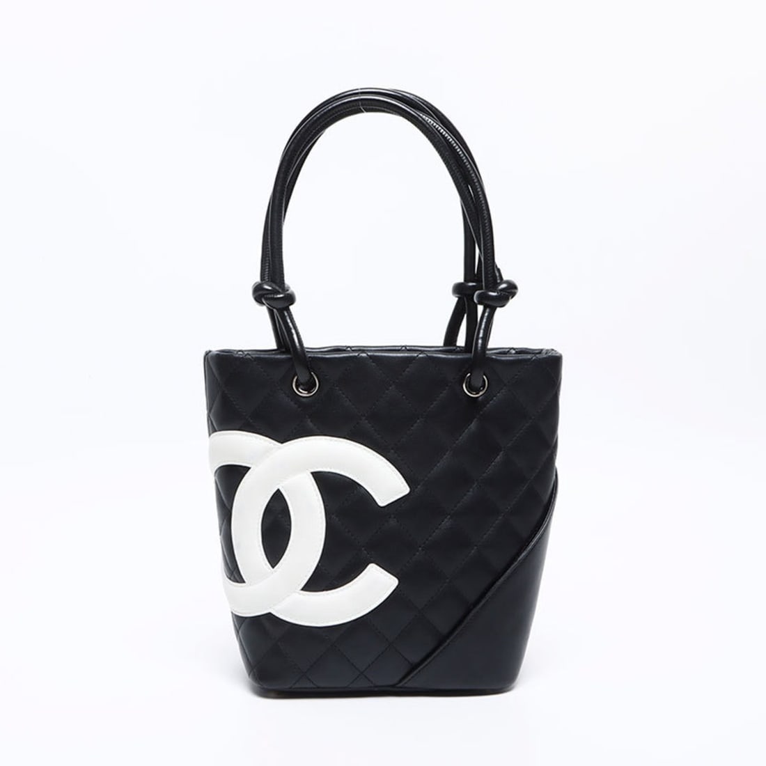 CHANEL Cambon Line 2003-2004 Handbag Black WS12855: --- Catalog ---Category: SizeHandle Drop: 13.00cm / 5.12''Size (HxWxD): 20cm x 20cm x 9cm / 7.87'' x 7.87'' x 3.54''Category: DesignType: HandbagColor: BlackGender: WomenMaterial: Cambon ligne