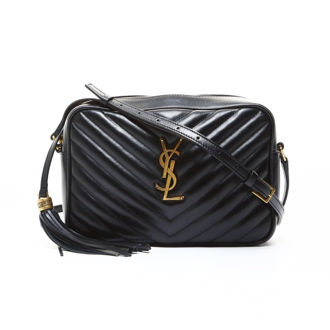 Yves Saint Laurent Lucasandra V-stitch YSL logo shoulder bag in black (WS26520): --- Catalog ---Category: SizeSize (HxWxD): 15cm x 23cm x 6cm / 5.9'' x 9.05'' x 2.36''Category: DesignType: Shoulder bagColor: BlackGender: WomenCategory: GeneralBrand: Yves Saint LaurentCountry of Or