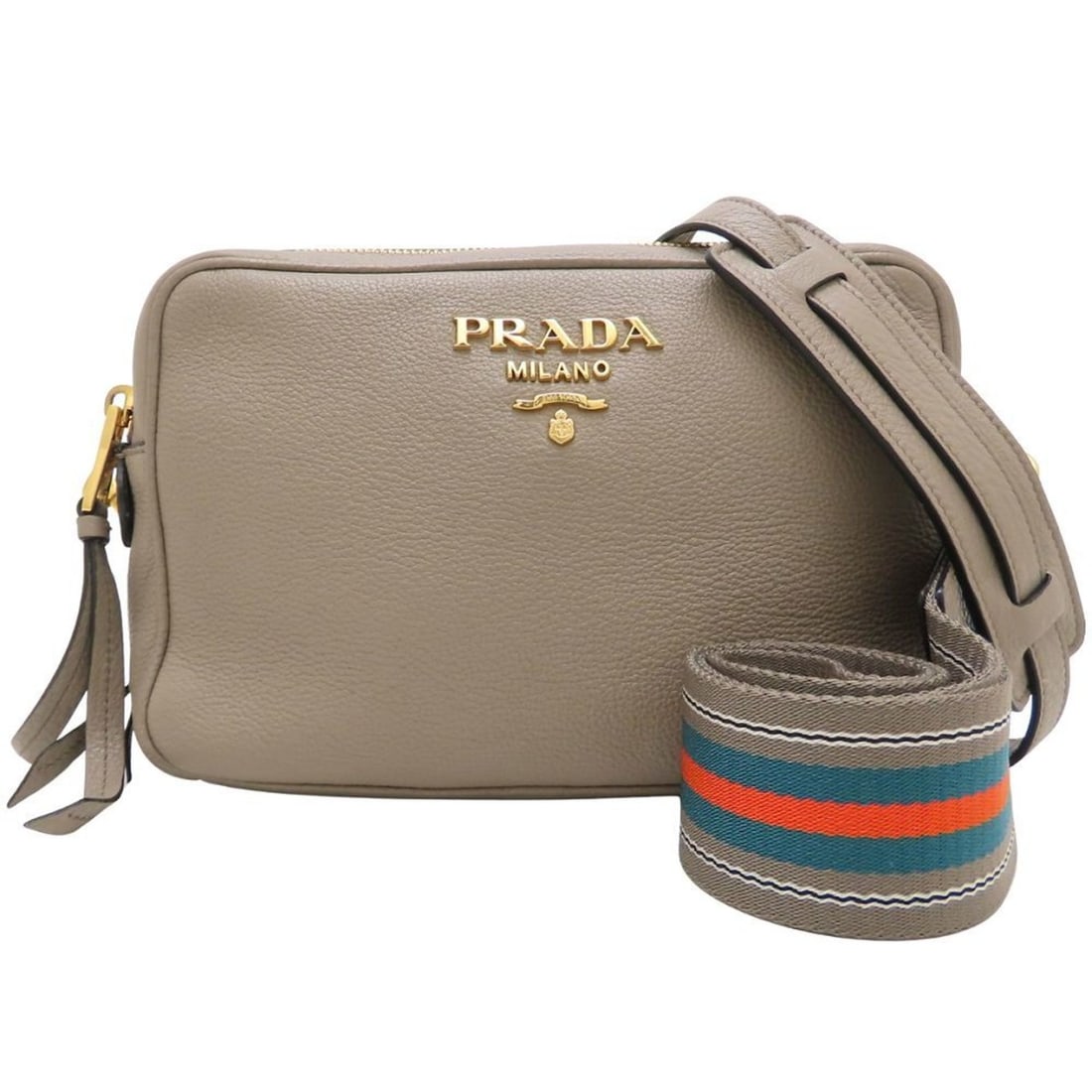 PRADA Vitello Dino 1BH082 2-Way Shoulder Bag in Leather Argilla Greige, Women's, 353155: --- Catalog ---Category: SizeSize (HxWxD): 14cm x 22cm x 8.5cm / 5.51'' x 8.66'' x 3.34''Category: DesignType: Shoulder bagColor: GrayishGender: WomenMaterial: Leather Category: GeneralMPN: 1BH082Bran