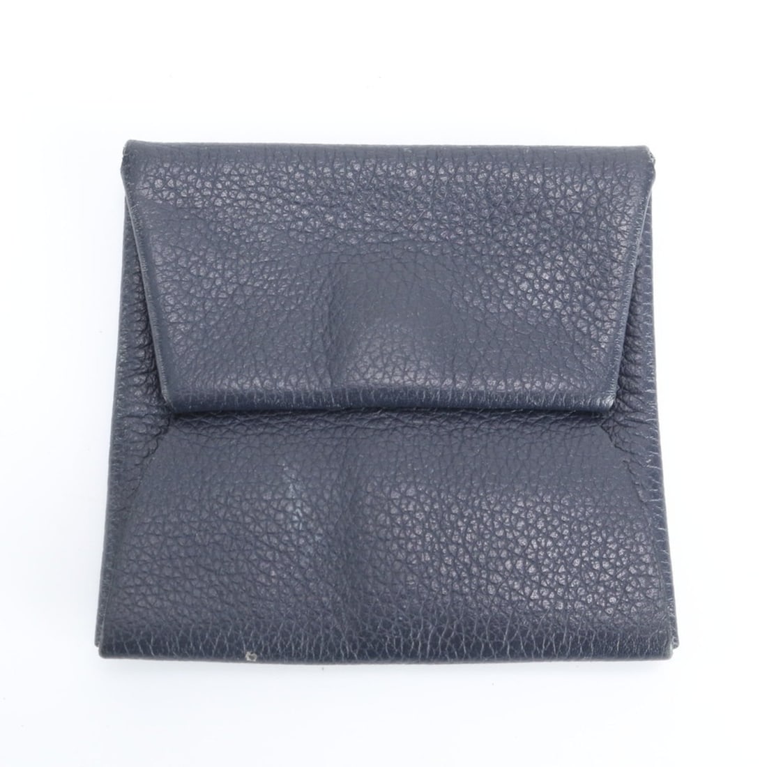 Hermes Hermès Y-stamped Bastia leather wallet/coin purse, navy, for men: --- Catalog ---Category: SizeSize (HxWxD): 8cm x 8.5cm / 3.14'' x 3.34''Category: DesignType: Coin purse/coin caseColor: NavyGender: MenMaterial: Leather Category: GeneralBrand: HermesCountry of