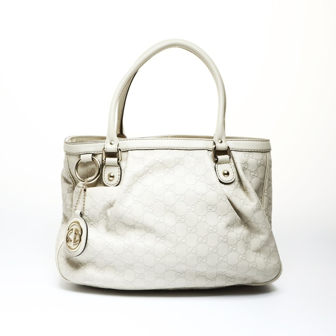 Gucci GG Shima Sukey Leather 2-Way Ivory Shoulder Bag: --- Catalog ---Category: SizeSize (HxWxD): 27cm x 40cm x 12cm / 10.62'' x 15.74'' x 4.72''Category: DesignType: Shoulder bagColor: IvoryGender: WomenCategory: GeneralBrand: GucciCountry of Origin: