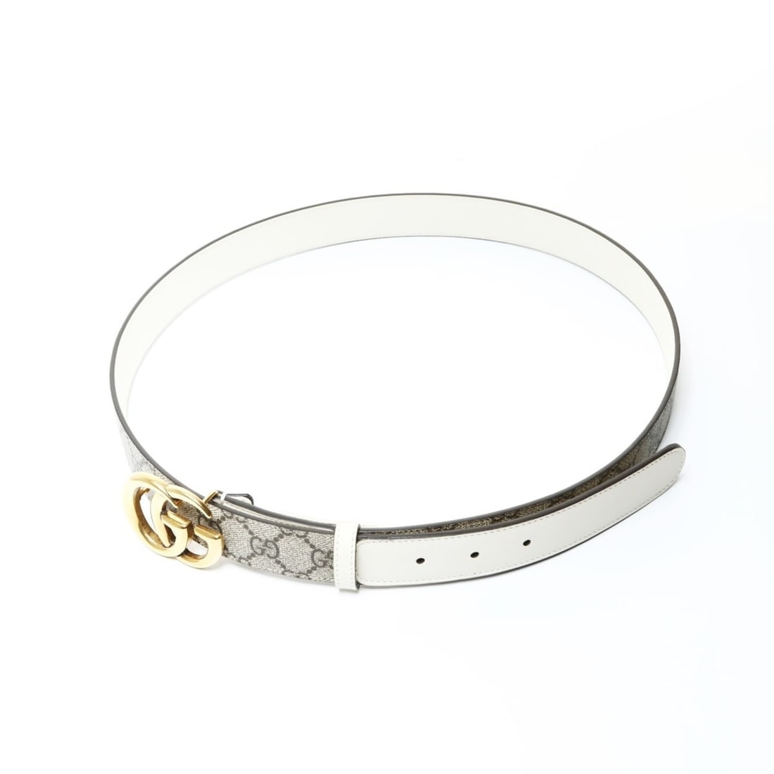 Gucci reversible white GG Marmont belt, size 44, beige: --- Catalog ---Category: DesignType: Standard beltColor: BeigeCategory: GeneralBrand: GucciCountry of Origin: Italy--- Item List ---Section: ConditionRanking: Rank A Used - A few traces of usage, some