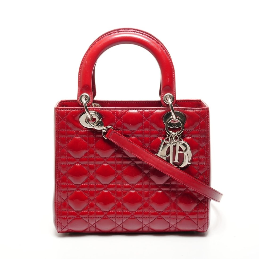 Christian Dior patent leather medium Lady 2-way handbag in red: --- Catalog ---Category: SizeSize (HxWxD): 20cm x 23cm x 11cm / 7.87'' x 9.05'' x 4.33''Category: DesignType: HandbagColor: Red colorGender: WomenCategory: GeneralBrand: Christian DiorCountry of Origi