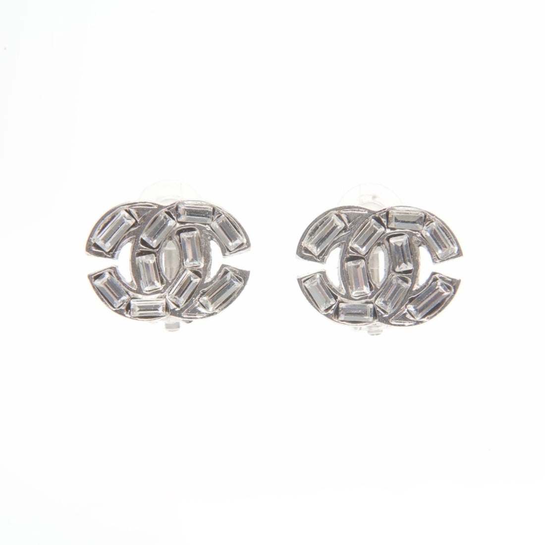 CHANEL 01P 2001 Coco Mark Rhinestone Earrings in Silver: --- Catalog ---Category: DesignType: Clip earringsColor: SilverGender: WomenCategory: GeneralBrand: Chanel--- Item List ---Section: ConditionRanking: Rank A Used - A few traces of usage, some scratche