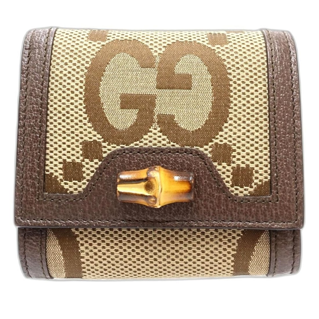 GUCCI Diana Compact Wallet in Bamboo Jumbo GG Canvas, Beige, Women's, 658635, Bifold Wallet, 181931: --- Catalog ---Category: SizeSize (HxWxD): 11cm x 11cm x 3.5cm / 4.33'' x 4.33'' x 1.37''Category: DesignType: Wallet (bi-fold)Color: BeigeGender: WomenMaterial: Canvas Category: GeneralMPN: 658635Bra