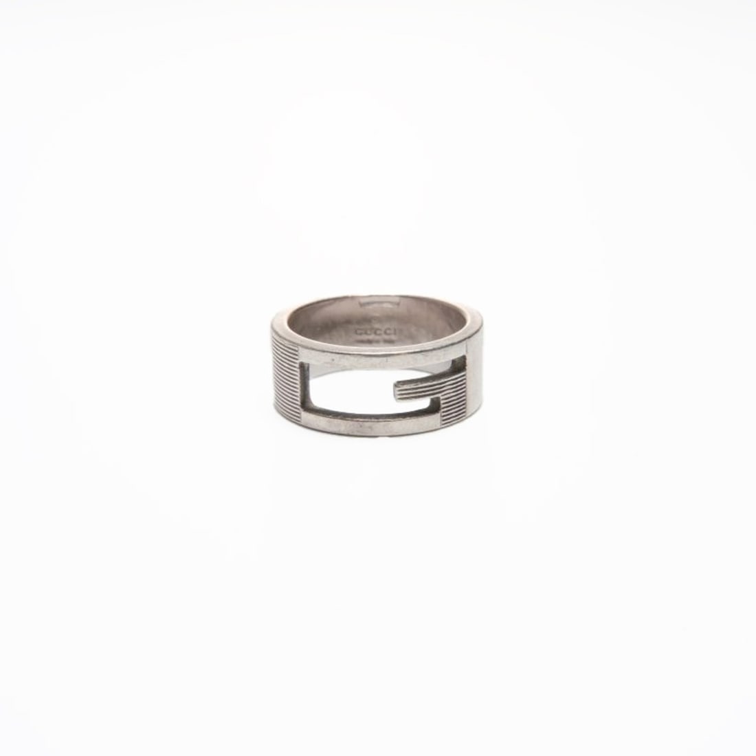 Gucci Logo #11 Ring, Silver: --- Catalog ---Category: SizeJP Size: 11US Size: 6Category: DesignType: Band ringColor: SilverGender: WomenCategory: GeneralBrand: GucciCountry of Origin: Italy--- Item List ---Section:
